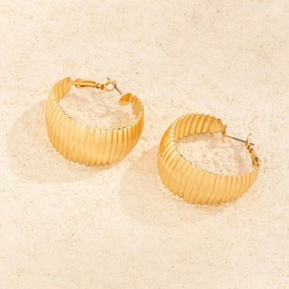 *Neci* Bangle Earrings - Picture 5 of 6